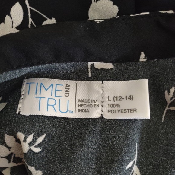 Time and Tru Lightweight Polyester Black/White Floral Blouse Sz L 12-14 - Picture 14 of 14